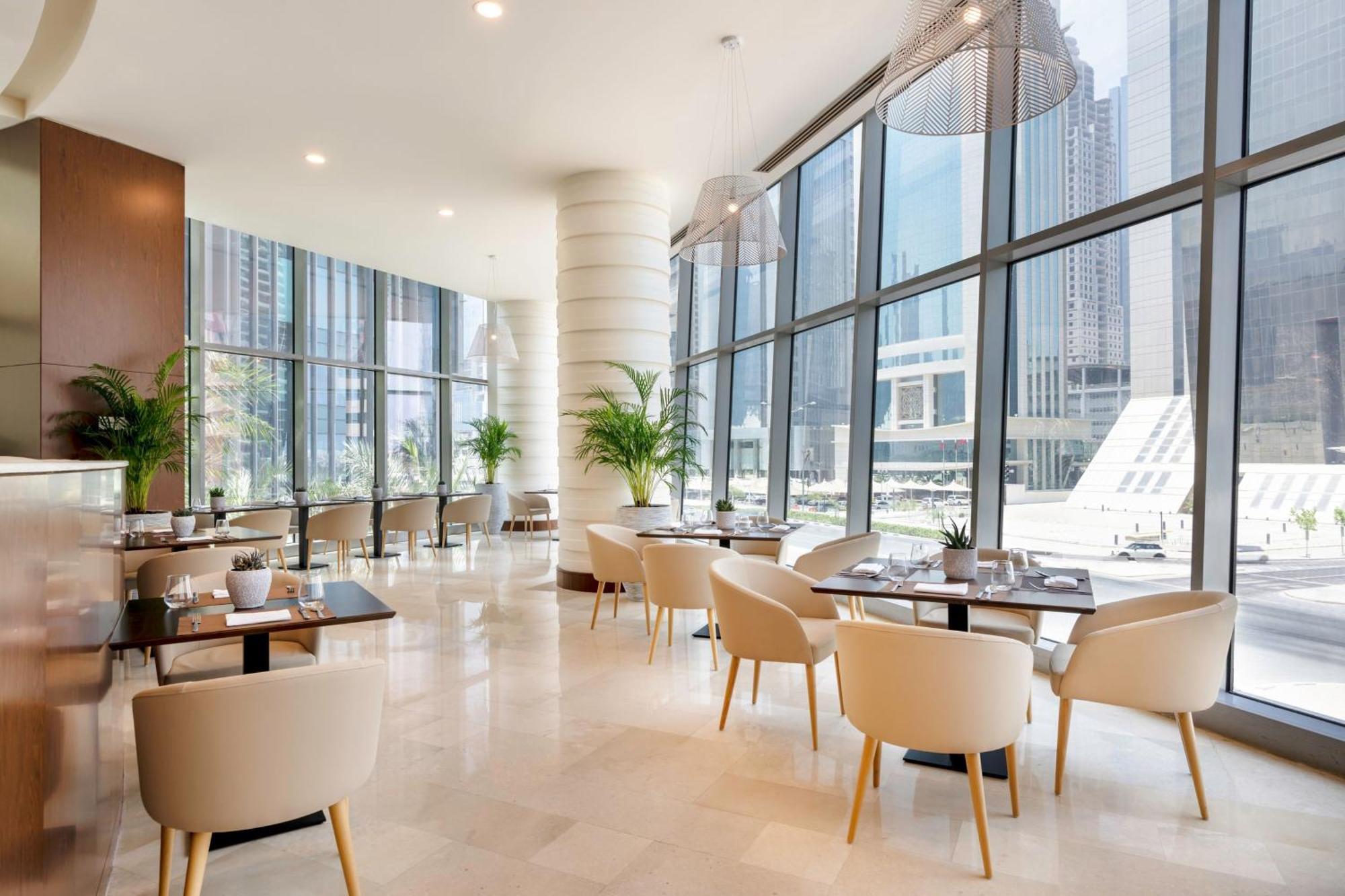 Le Meridien City Center Doha Exteriör bild