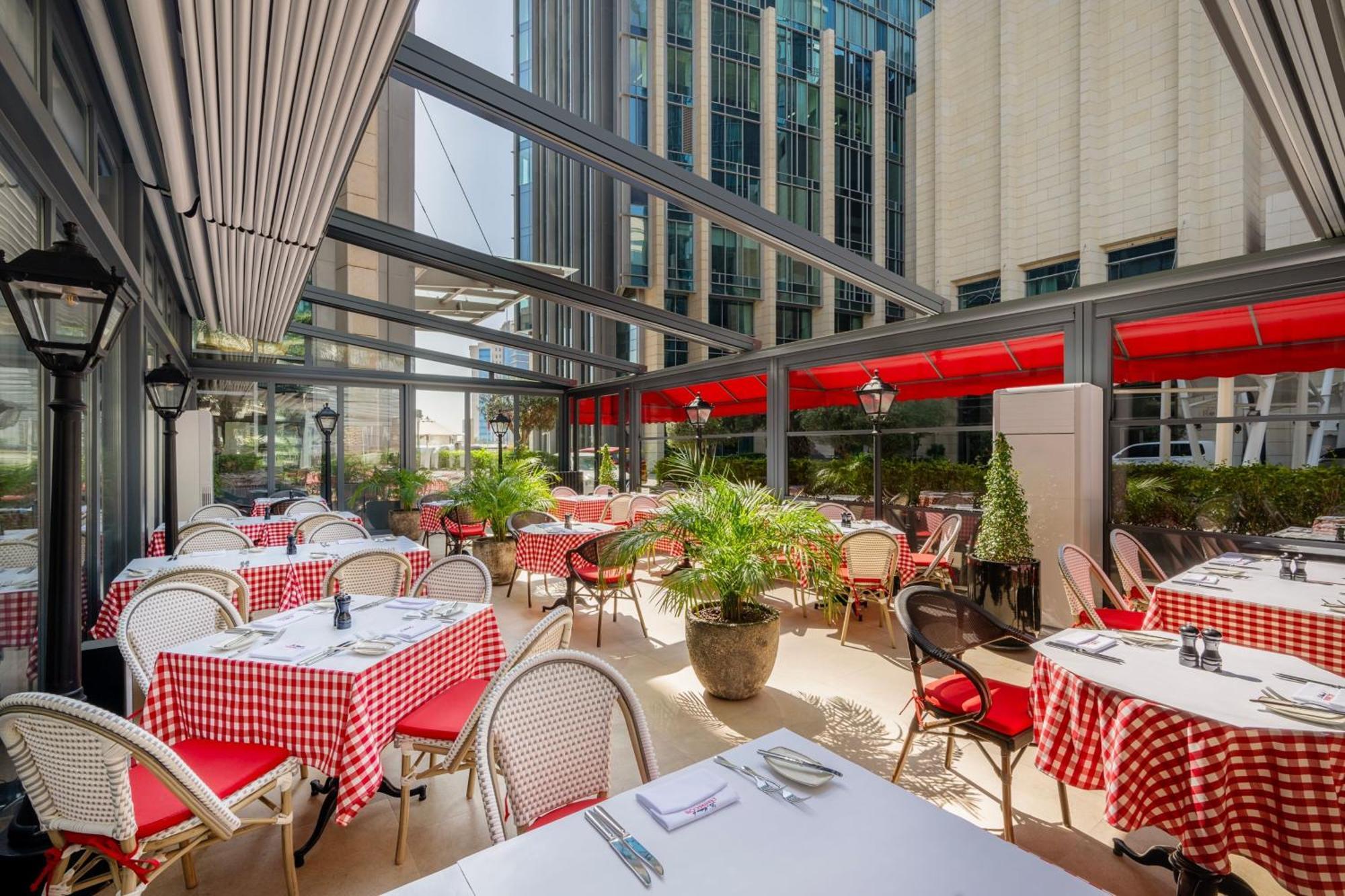 Le Meridien City Center Doha Exteriör bild
